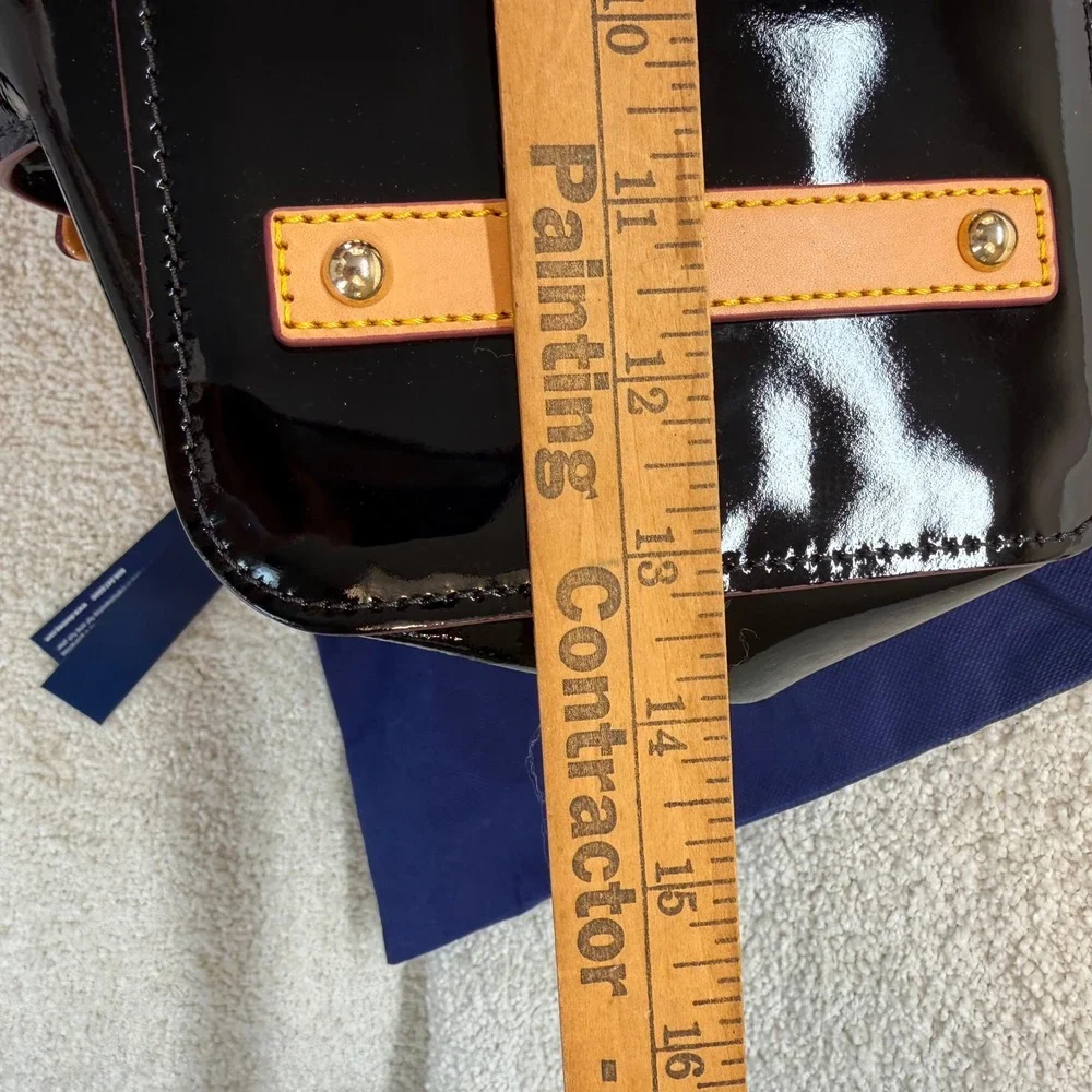 NWT Dooney & Bourke Black Patent Leather Hobo Style Bag Tan Trim Gold‎ Hardware
